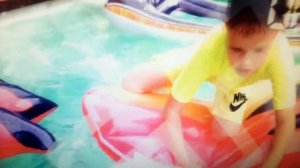 Катя заставила всех купаться бассейне на скорость или family Fun play time in the swimming pool