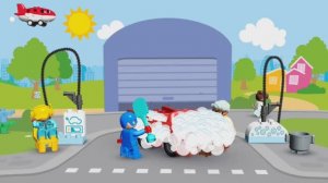 Гарри помогает мыть машину