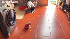 Monkey YuYu Panicked and Asked Mom for help when the potato pot BURNED!