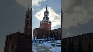 КРЕМЛЁВСКИЕ КУРАНТЫ БЬЮТ 12 РАЗ + ГИМН РОССИИ. THE KREMLIN CHIMES STRIKE 12 TIMES+ANTHEM OF RUSSIA.