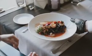 .... Почему порции блюд в ресторанах такие крошечные.....