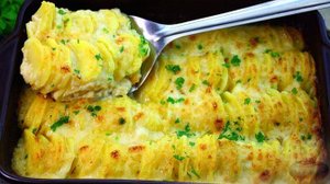 КАРТОФЕЛЬ, ЗАПЕЧЁННЫЙ В СЛИВОЧНОМ СОУСЕ