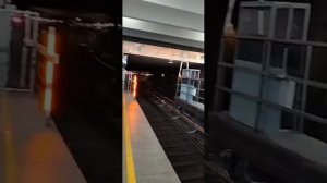 как поезд разворачивается на станции метро рыбацкое город СПб.