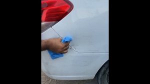 Почистване и отсраняване на остатъци от боя по бронята на автомобила с Koch Chemie - Eulex