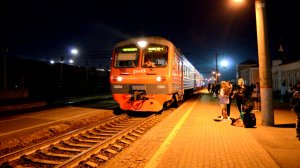 ЭД9М-0184 сообщением Вологда-1 - Череповец прибывает на станцию Череповец