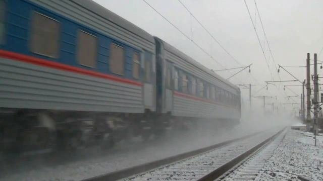 ЭП1М-677 с поездом Москва — Ростов-на-Дону