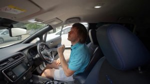 Сравнение NISSAN LEAF ZE1 AUTECH vs. Кожа/BOSE