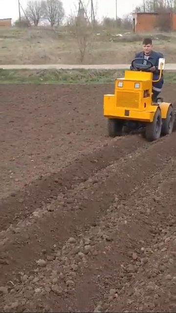 Нарезка гребней минитрактором