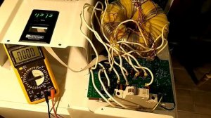 Стабилизатор напряжения - релейный или симисторный.