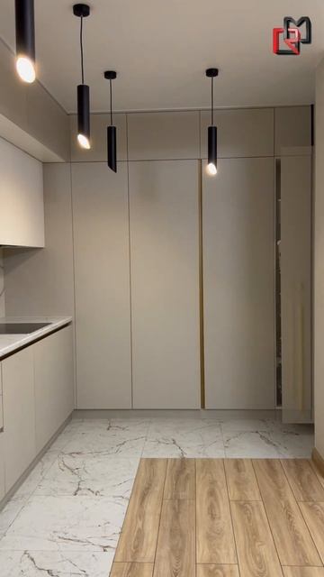 Вау!🤩 стильный шкаф холодильник в вашу кухню! #кухниназаказ #кухнимосква #дизайнккхни #холодильник