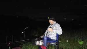 Рыбалка на плотине с ночевкой на пикерное удилище и мах.