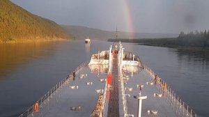 Расхождение судов на реке Лена.