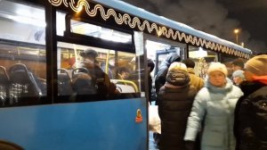 Автобус ЛиАЗ-6213.65 следует ао маршруту е70 "138кв. Выхина - м. Китай-город"