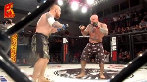 Бой Джеффа Монсона закончился дисквалификацией соперника за сокеркик