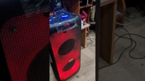 Колонка для вечеринок не JBL Partybox 110 JBL Partybox 310  710 но звучит достойно и дешевле стоит.