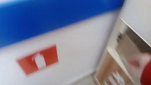 получаю посылку от транспортной сдэк. в постомате халва.  от интернет-магазина. сбер мегамаркет.