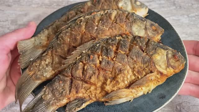 Хрустящая рыба с румяной корочкой! Вкусные жареные караси без косточек!