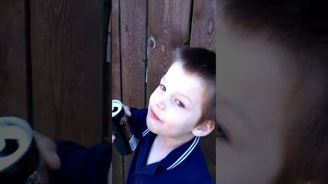 Пьющий ребенок