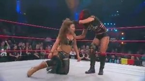 Mickie James vs Tara