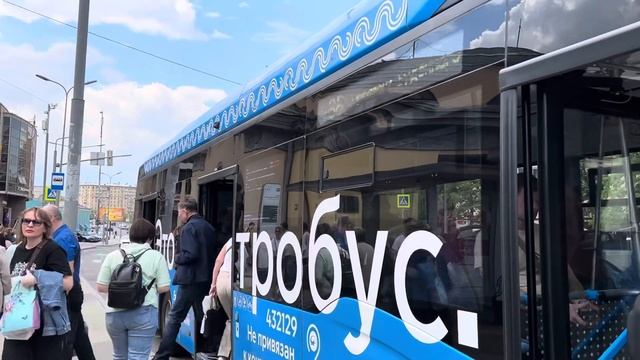 Электробус КАМАЗ-6282 следует по маршруту т88 ”Новорязанская ул. - Проспект Будённого”