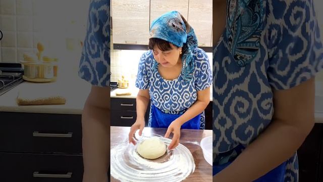 Чебуреки: САМЫЙ простой и удачный рецепт теста на чебуреки! Сочные, хрустящие и пузырчатые чебуреки