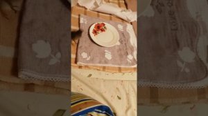 Домашний воробей купается