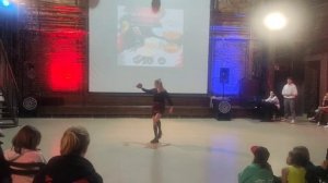 Игра с диаболо (Соснина Ксения)