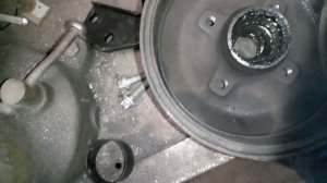 антиремонт, ролики подшипника заклинили тормозной барабан.