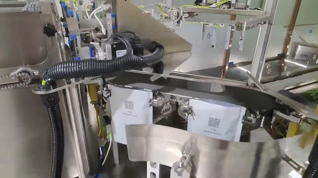 退热贴、块状类产品包装机，全自动包装封口机，自动装袋机，深圳自动化包装机厂家供应各种包装设计方案。