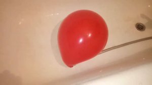Наполнить шарик водой