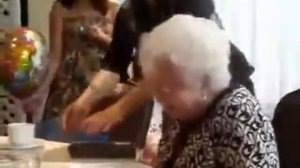 Ржачь! Бабуле подарили фалоиметатор!!