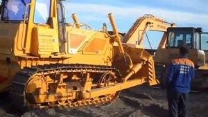 Работа бульдозера Б10
