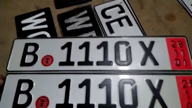 B 1110X 28 11 01 номер с наклейкой Landesseinwohneramt Berlin смотреть онлайн