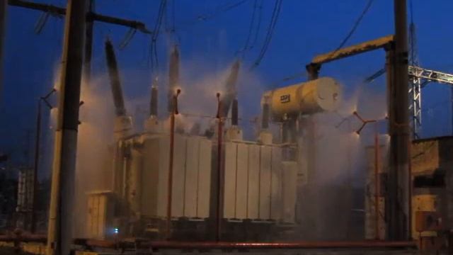Испытание системы пожаротушения автотрансформатора ночью (System testing fire autotransformer night