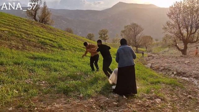 Aryan and Fatemeh returned to their mother's arms with the help of the operator and the rescue ange смотреть онлайн