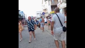 Посмотрим как выглядит 1-ый Проезд в Анапе зимой и летом..))