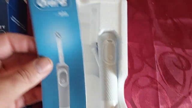 Распаковка — Электрическая зубная щетка Oral-B Vitality PRO D103.413.3