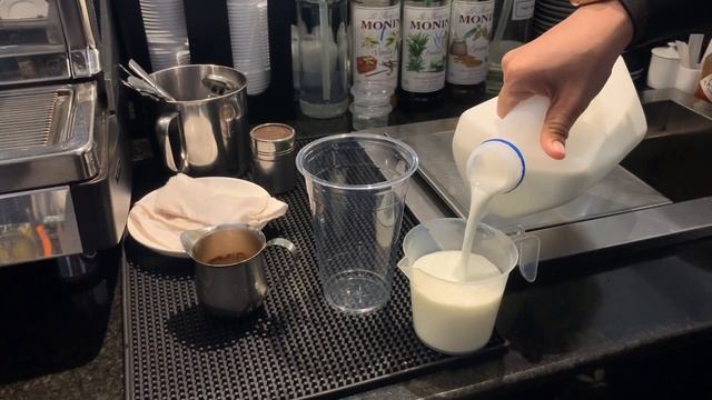 Cafe Vlog EP.1051 | Iced Caffe Latte | Less coffee | Coffee drinks | Coffee recipe смотреть онлайн