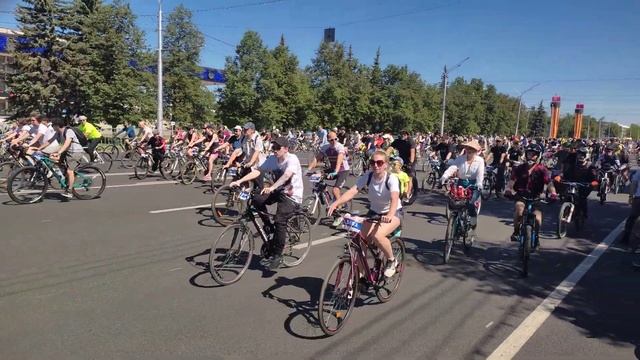 новости спорта массовый стар тысячи людей уфа день 1000 велосипедистов на горсовете 2 июня 2024 смотреть онлайн
