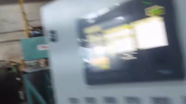 Автоматический вертикальный станок с подвижным порталом.