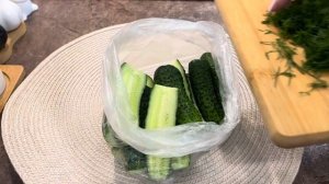 Огурцы малосольные в пакете с укропом и чесноком! #огурцы #малосольные