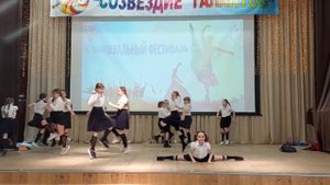 танец с рюкзаками