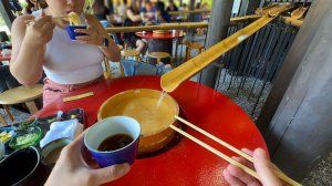 Ресторан с потоком бамбуковой лапши (Нагаси сомен)