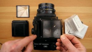 How to change a Mamiya RZ67 focusing screen
