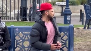 Пялюсь на чужих людей