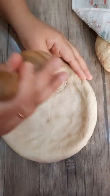 Как сформировать ЛЕПЁШКУ #shorts #узбекскаялепешка #домашняялепешка смотреть онлайн