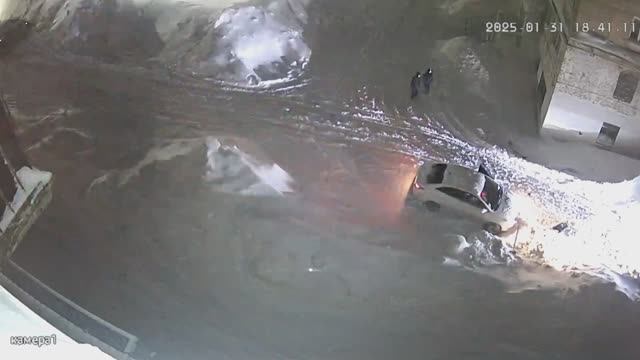 Как правильно выдергивать «китайца», который застрял в снегу. Шлагбаум смотреть онлайн