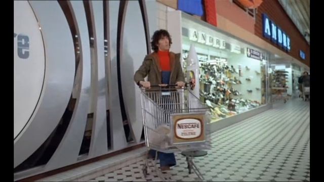 Воры в магазине. Новый способ. Катапульта. Охранник почти догадался. смотреть онлайн