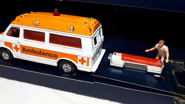 Corgi No.405 ~ Chevrolet-Superior 61 Ambulance / VINTAGE смотреть онлайн