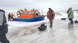 Спасатели эвакуировали 40 рыбаков, застрявших на льду в Петербурге